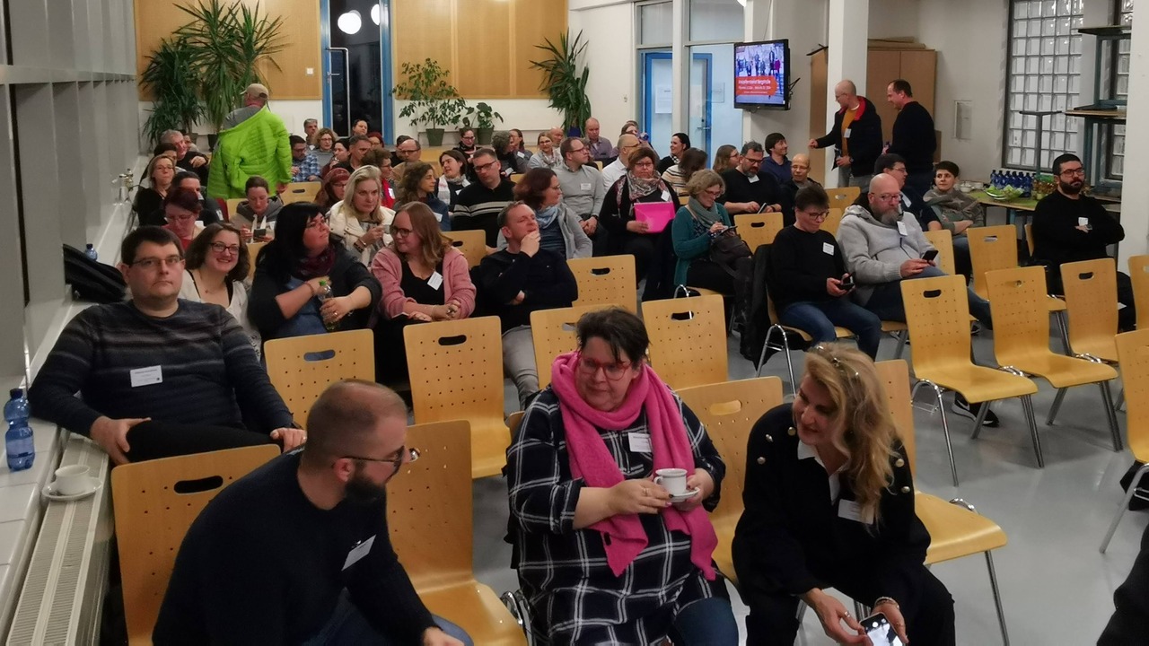 Die Wahldelegierten finden sich langsam ein zur vergangenen Wahl am 1.2.24 in der HMS Bensheim