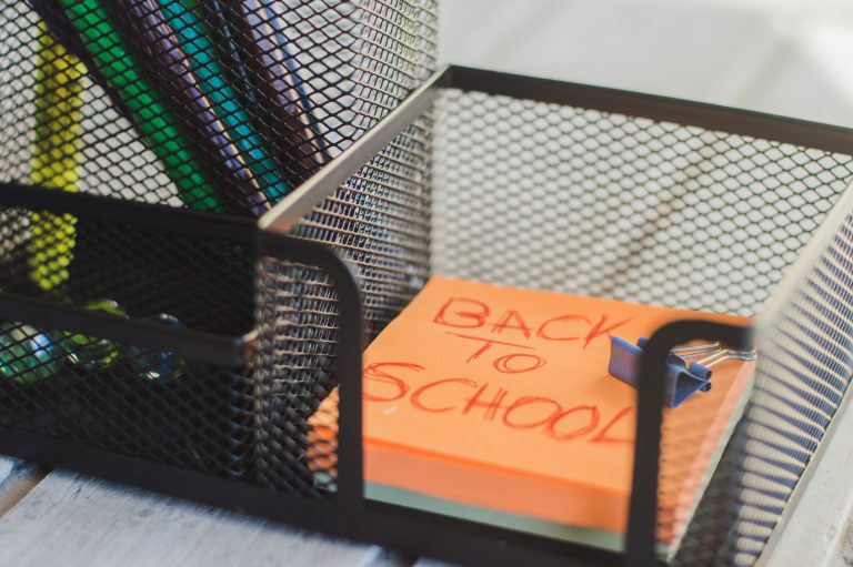 KEB-Gruß Schulstart (Organizer mit Notiz "Back to school"